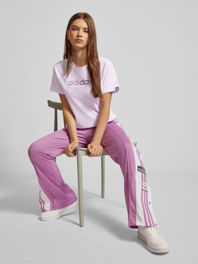 ADIDAS SPORTSWEAR T-shirt met labelprint Lila - 1