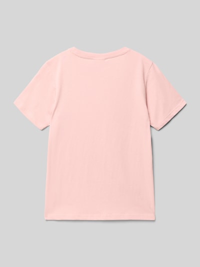 Produktfoto, T-Shirt aus reiner Baumwolle von Champion in Hellrosa, gerade Passform, Rundhalsausschnitt, glatte Textur, Rückansicht.