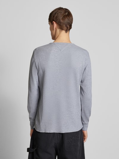 Tommy Jeans Longsleeve mit Label-Stitching Hellgrau Melange 5