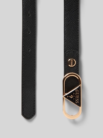 Produktfoto, schwarzer Damen Gürtel von Guess mit goldfarbener Dornschließe und Label-Detail Modell 'SERENOVA', klassische Passform, Breite 2 cm, strukturierte Oberfläche.