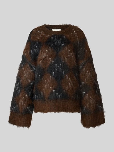 Produktfoto, Relaxed Fit Strickpullover aus Woll-Mix von Neo Noir in Braun und Schwarz, kariertes, flauschiges Strickmuster, Damen Strickpullover, elastischer Woll-Mix, Rundhalsausschnitt, Langarm, Rückenlänge 61 cm, Ärmellänge 45 cm