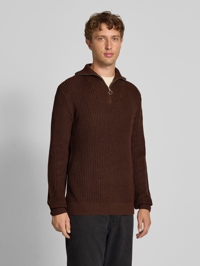 Blend Troyer mit Label-Detail Modell 'DENO' Mittelbraun 4