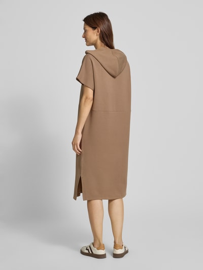 Christian Berg Woman Sweatkleid mit Statement-Print und Kapuze Mittelbraun 5