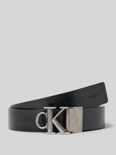 Produktfoto, Gürtel aus Rindsleder mit Pinschließe von CK Calvin Klein, schwarze Farbe, silberne Schnalle, klassische Form, Label-Applikation, Breite 3 cm