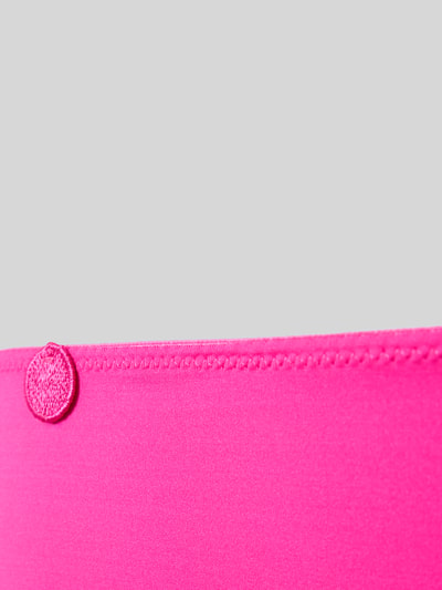 Produktfoto, Slim Fit Slip mit Logo-Stitching Modell 'Rio' von Marie Jo in kräftigem Pink, glatte Oberfläche, Elastischer-Material-Mix