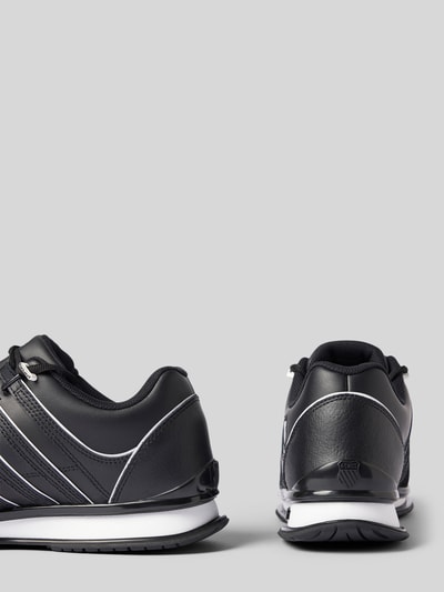 Produktfoto, sneakersy z powlekanej skóry z detalami z logo model 'Rinzler' od K-SWISS, czarne, zaokrąglony kształt, profilowana podeszwa, wysokość obcasa: 3 cm, wysokość cholewki: 9 cm, szerokość w rozmiarze 44: 9 cm