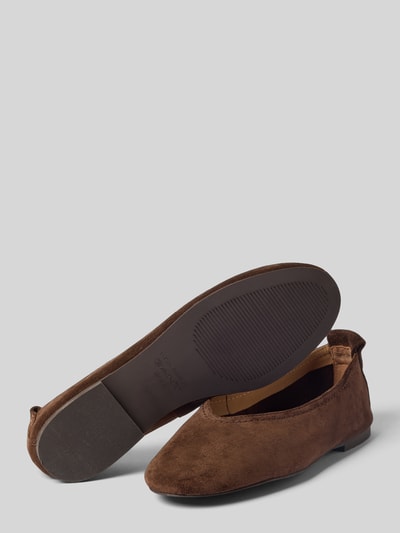 Produktfoto, Ballerinas aus echtem Leder Modell 'Chadii' von Gant in Braun, abgerundete Passform, glatte Sohle, Absatzhöhe 1 cm, Schafthöhe 7 cm, Schaftweite 19 cm.