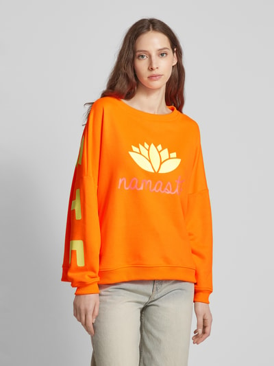 miss goodlife Sweatshirt mit Statement-Print Modell 'Namaste' Orange 4