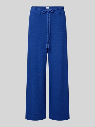 Produktfoto, Wide Fit Stoffhose aus Viskose-Mix Modell 'Lumina' von ICHI, Strukturmuster, Gesäßtaschen, Abnehmbare Stoffkordel, kräftiges Blau.
