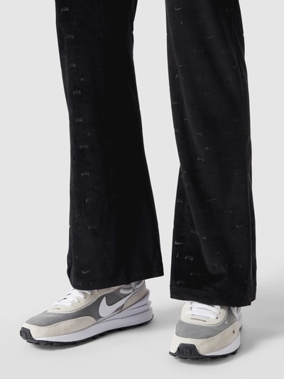 Nike Tight fit sweatbroek met all-over logo Zwart - 3