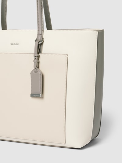 CK Calvin Klein Torba shopper z detalem z logo model ‘MUST’ Écru 3