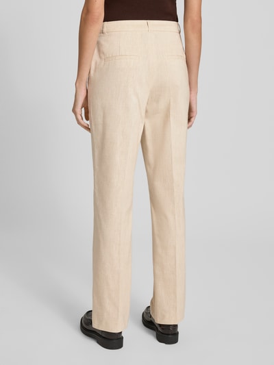 Frauenmodel trägt Straight Leg Stoffhose aus Baumwoll-Mix mit Leinen-Anteil von s.Oliver BLACK LABEL in Melange-Optik, Ganzkörperansicht Rückansicht.