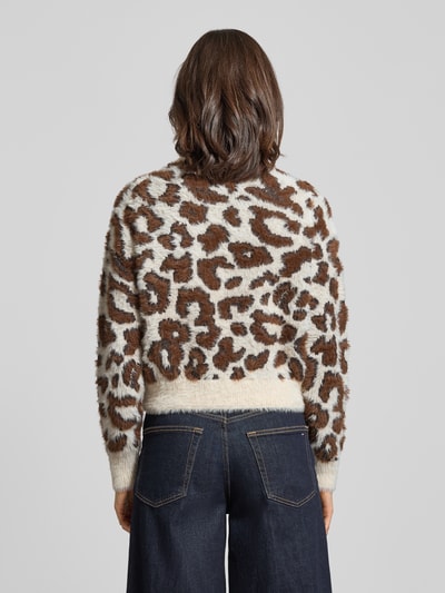 Vero Moda Sweter z dzianiny o kroju regular fit ze wzorem na całej powierzchni model ‘JUNGLE’ Écru 5