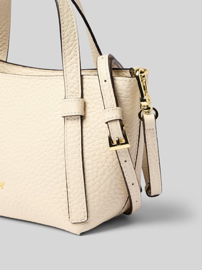Produktfoto, Handtasche mit Strukturmuster Modell 'Cosmo' von Abro aus beigefarbenem Leder mit Logo-Applikation, Hauptfach mit Reißverschluss, Tragehenkel, abnehmbarer Schulterriemen, Breite 25 cm, Länge 15 cm, Tiefe 11 cm, Länge Schulterriemen 128 cm