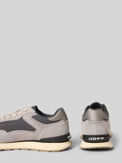 Produktfoto, Sneaker aus Leder-Mix Modell 'City' von HOFF mit abgerundeter Passform, Logo-Detail, Schnürverschluss, profilierter Sohle, beige und graue Farbtöne, für Herren, Absatzhöhe 4 cm, Schafthöhe 8 cm, Schaftweite 7 cm.