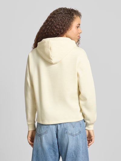 PIECES Bluza z kapturem o kroju regular fit z mieszanki bawełny model „CHILLI” Złamany biały 5