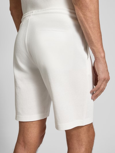 Christian Berg Men Shorts mit Strukturmuster und elastischem Bund Offwhite 3
