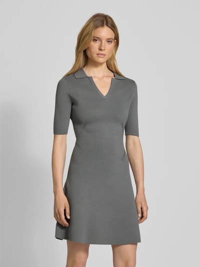 BOSS Sukienka mini taliowana z drobnym prążkowaniem Średnioszary melanż 4
