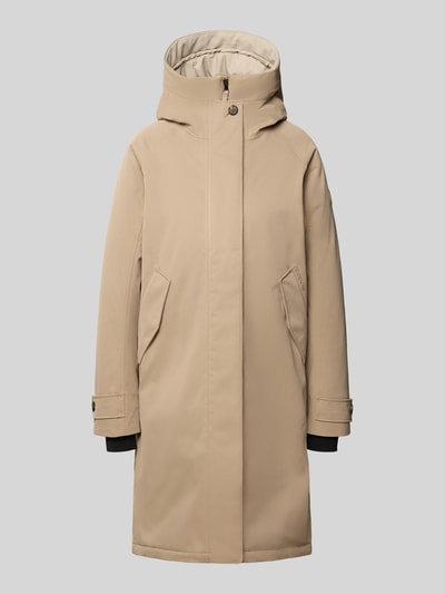 Produktfoto, Parka mit Kapuze und Thermore Füllung von Didriksons, prosty krój, beżowy kolor, gładka tekstura, kieszenie z patką, wyhaftowane logo, zamek błyskawiczny, guziki, rzep, 10.000mm wodoszczelności, wiatroszczelny, oddychający materiał, długość tyłu w rozmiarze 36: 102 cm, szerokość ramion w rozmiarze 36: 40 cm, szerokość w rozmiarze 36: 56 cm, długość rękawów w rozmiarze 36: 60 cm.