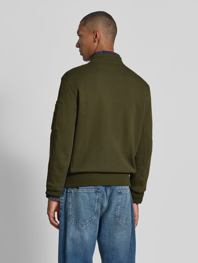 Mannenmodel draagt Regular Fit sweatjack van katoenmix van Polo Ralph Lauren in olijfgroen met zakdetail, Heren sweatjack, volledige achteraanzicht.
