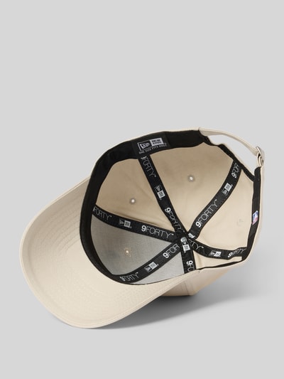 New Era Basecap mit Motiv-Stitching Modell 'TEAM OUTLINE 9FORTY®' Beige 2