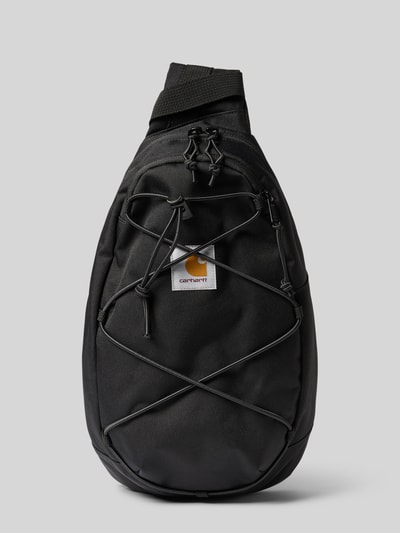 Produktfoto, Sling Bag mit Logo-Patch Modell 'Kyle' von Carhartt Work In Progress in Schwarz mit Reißverschluss, Tunnelzug und Schulterriemen, glatte strukturierte Oberfläche