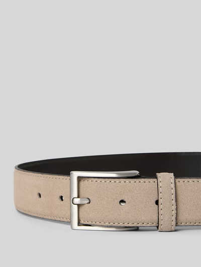 Produktfoto, Gürtel aus Kalbsleder mit Dornschließe von MCNEAL in Beige, matte Silber-Dornschließe, 3,5 cm breit, glatte Textur