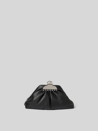 Produktfoto, Clutch aus echtem Lammleder von Marc Jacobs in Schwarz mit Raffung, Trageriemen in Ketten-Optik, Logo-Detail, Hauptfach, Maße: 27 cm Breite, 17 cm Länge, 7 cm Tiefe.