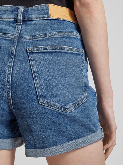 Noisy May Korte jeans in denimblauw met labeldetail, model 'MONI' Jeansblauw - 3