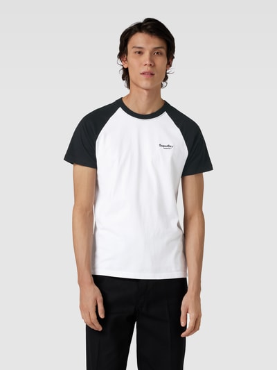 T Shirt Mit ärmeln Bis Zum Ellenbogen Herren Superdry T-Shirt mit Raglanärmeln Modell 'Essential Logo' (weiss