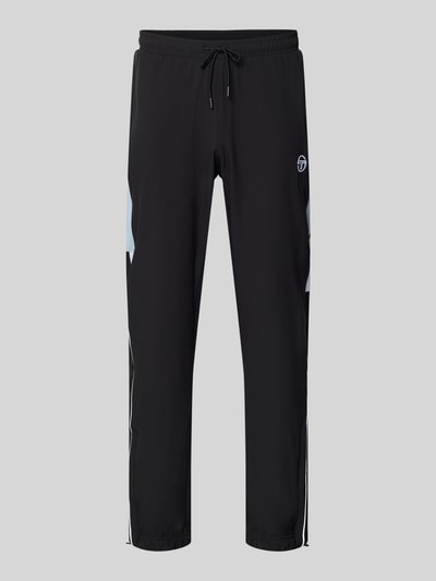 Produktfoto, Sweatpants mit Logo-Stitching Modell 'CASPIO' von SERGIO TACCHINI, schwarz mit weiß-blauen Details, Material-Mix mit Stretch-Anteil, Körpernaher-Schnitt, elastischer Bund mit Kordelzug, seitliche Eingrifftaschen, elastische Abschlüsse, Innenbeinlänge 78 cm bei Größe M.
