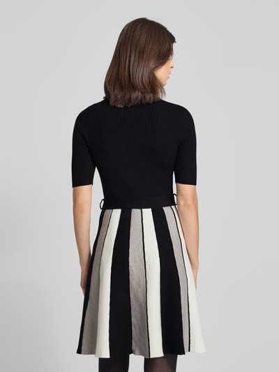 Apricot Knielanges Kleid aus Viskose-Mix in Strick-Optik Black 5