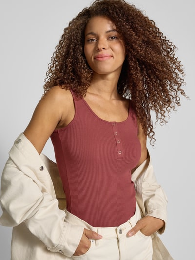 Pieces Top o kroju slim fit z mieszanki bawełny model ‘KITTE’ Rdzawoczerwony 3