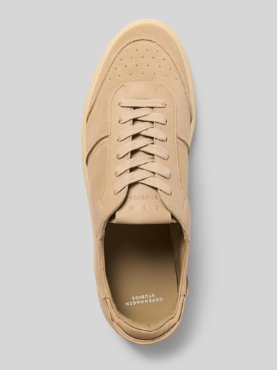 Produktfoto, Sneaker aus Leder Modell 'CPH741M' von Copenhagen, beżowa skóra, zaokrąglony nosek, sznurowadła, gumowa podeszwa, wysokość obcasa 3 cm, wysokość cholewki 7 cm, szerokość w rozmiarze 44: 11 cm, widok z góry