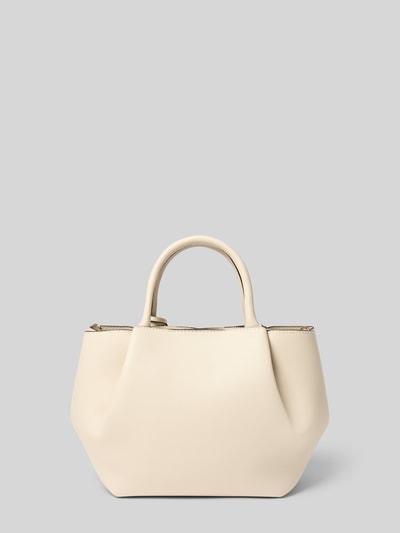 Produktfoto, cremefarbene Handtasche in Leder-Optik Modell 'Amorette' von GUESS mit Logo-Detail, Magnetverschluss und abnehmbarem Trageriemen. Maße: Breite 28 cm, Länge 23 cm, Tiefe 15 cm, Schulterriemen 118 cm.