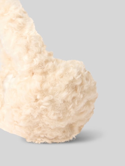 Produktfoto, Ohrenwärmer aus Teddyfell in unifarbenen Design von Kurt Beines, beigefarbene, weiche, flauschige Struktur vor grauem Hintergrund