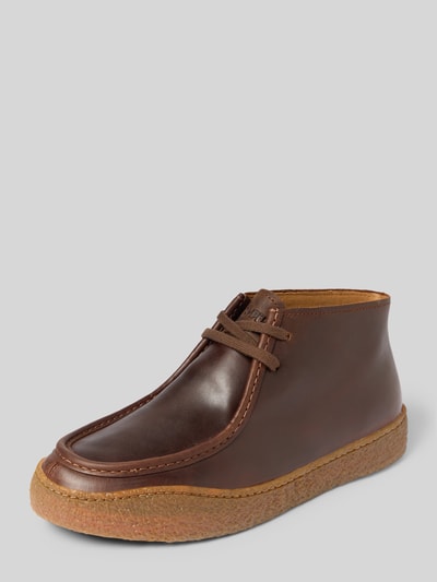 Produktfoto, braune Schnürschuhe aus echtem Leder Modell 'Terreno' von Camper, runde Form, strukturierte Sohle, Lederstruktur, Schuhdetails erkennbar