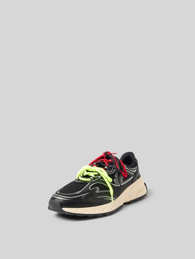 Produktfoto, Sneaker mit Kontrastbesatz von Dsquared2 in Schwarz mit abgerundeter Form, Schnürverschluss, Ziernähte, strukturierte Sohle.