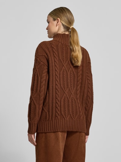 Style Icon Collection Oversized wollen pullover met kabelpatroon en geribde opstaande kraag - curated by Maja Weyhe Hazelnoot - 5