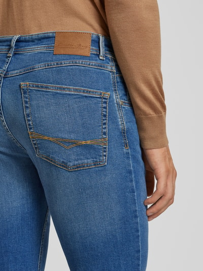 Christian Berg Men Straight Fit Jeans mit Kontrastnähten aus Bio-Baumwoll-Mix Hellblau Melange 3