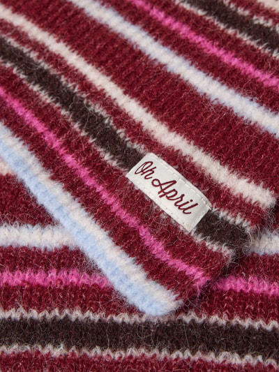 Productfoto, Schal met wol-aandeel in brei-look model 'Beau' van OH APRIL, rood, roze en wit gestreept, rechthoekig, label zichtbaar, elastisch materiaal, afmetingen 26x250 cm.