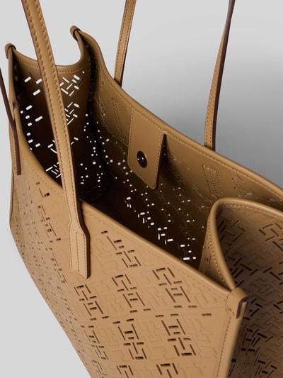 Tommy Hilfiger Torba tote z wytłoczonym wzorem z monogramem Camel 5