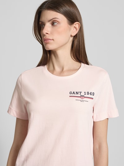 Gant T-shirt o kroju regular fit z czystej bawełny z nadrukiem z logo Różowy 3
