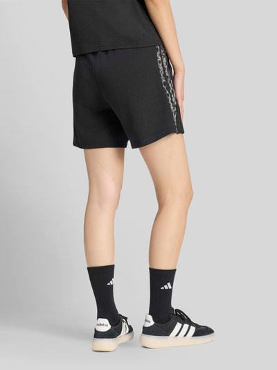 adidas Sportswear Relaxed Fit Sweatshorts aus Baumwoll-Mix mit Logo-Print Black 5