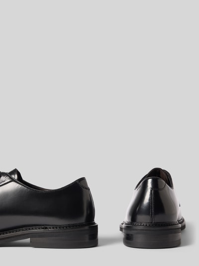 Productfoto, veterschoen uit gecoat leer met label in reliëf, afgeronde punt, structuurzool, herenmodel 'Sanjay' van DIGEL