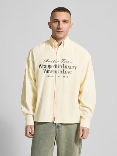 ANOTHER COTTON LAB Regular Fit Freizeithemd mit Statement-Print Hellgelb 4