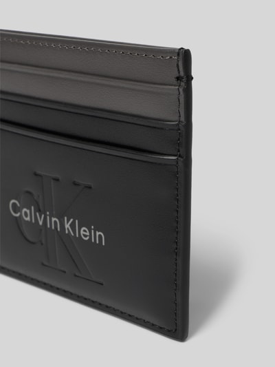 Produktfoto, Kartenhalter aus echtem Rindsleder von CK Calvin Klein, efekt: jednolity kolor, prostokątny kształt, podział: przegródki na karty, materiał: skóra bydlęca