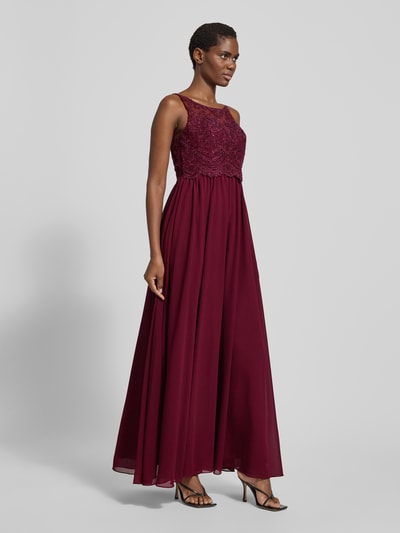 Laona Abendkleid mit Ziersteinen und floralen Stickereien Bordeaux 1