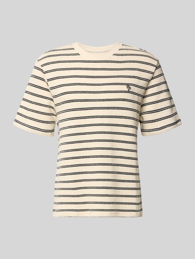 Produktfoto, Strukturiertes T-Shirt mit Logostickerei auf der Brust von REVIEW, cremefarben mit dunkelblauen Streifen, Reine Baumwolle, Gerader-Schnitt, Rundhalsausschnitt, Label-Stitching, Lochstickerei auf der Brust, Strukturmuster, Rückenlänge bei Größe M 70 cm