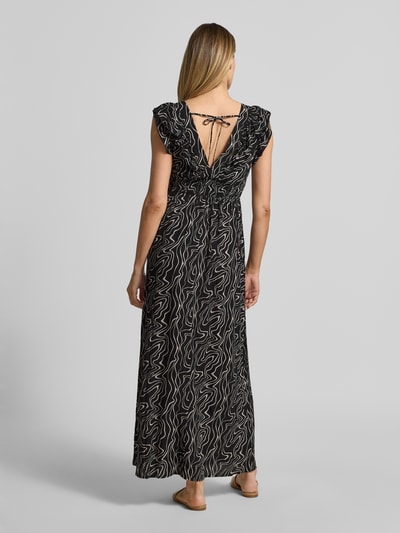 Frauenmodel trägt Leicht ausgestelltes Maxikleid aus reiner Viskose Modell 'EASY JOY' von Vero Moda mit Allover-Muster, Rückenansicht.